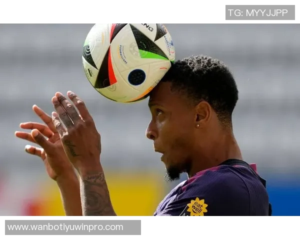 热刺年轻前锋斯卡列特今日参加英格兰队训练展现潜力